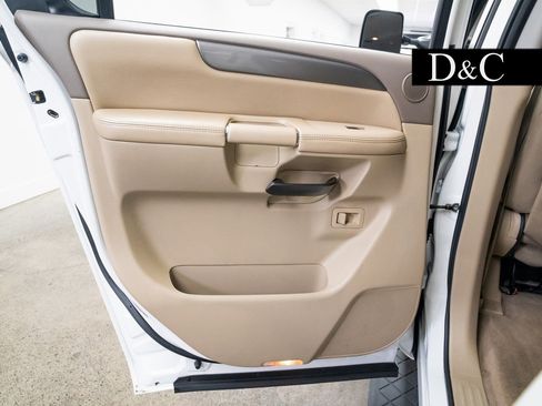 Used 2011 Nissan Armada SV w/ Driver Pkg image 16