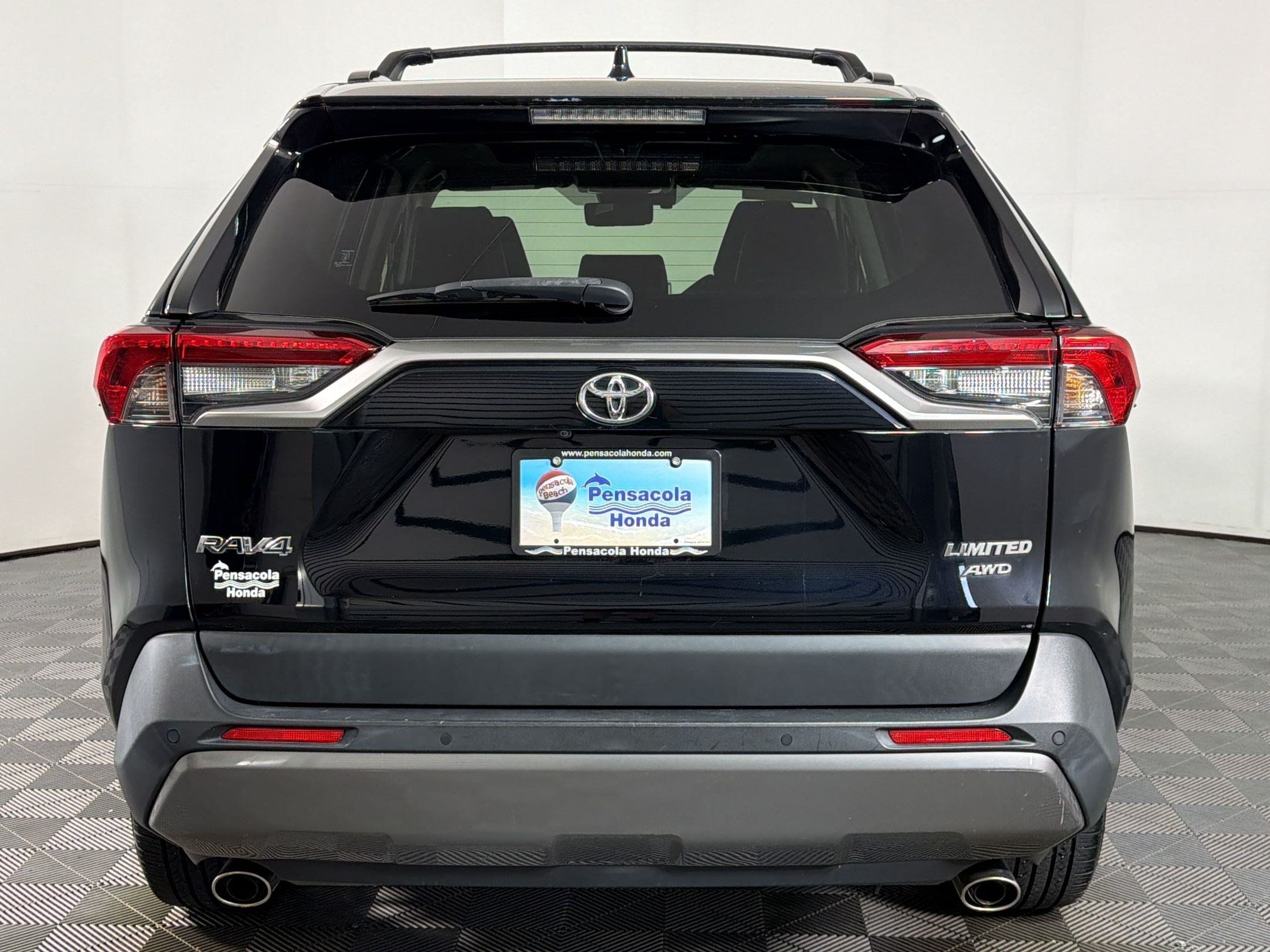 Used 2019 Toyota RAV4 Limited AWD/4WD image 8