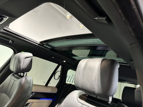 Used 2020 Land Rover Range Rover HSE image 28