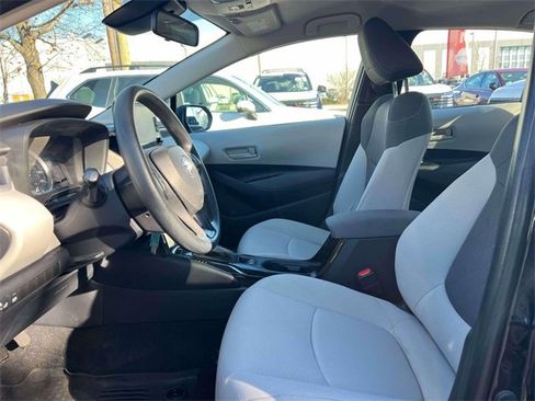 Used 2022 Toyota Corolla LE image 17