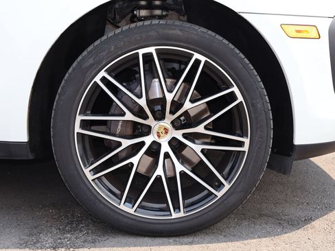 Certified 2023 Porsche Macan Turbo AWD/4WD image 14