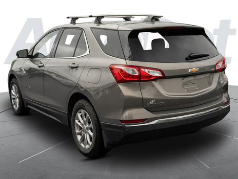 Used 2019 Chevrolet Equinox LT FWD image 2