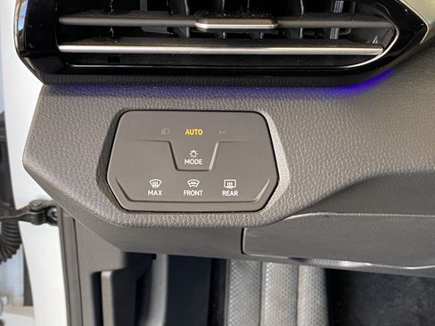 Used 2024 Volkswagen ID.4 Pro AWD/4WD image 22