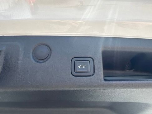 Used 2023 Chevrolet Equinox LT AWD/4WD image 17
