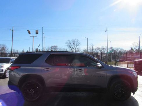 Used 2021 Chevrolet Traverse RS image 4