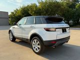 Used 2017 Land Rover Range Rover Evoque SE image 4