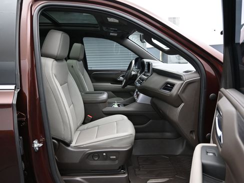 Used 2022 GMC Yukon SLT w/ SLT Premium Package AWD/4WD image 13