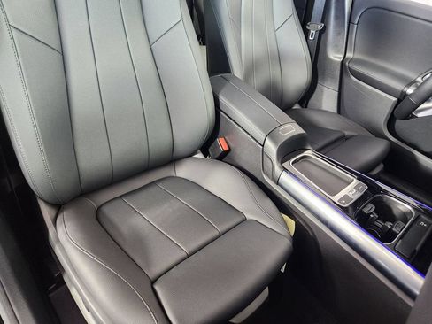 Used 2025 Mercedes-Benz GLA 250 4MATIC image 11