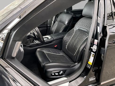 Used 2021 BMW M760i xDrive w/ Luxury Rear Seating Package AWD/4WD image 8