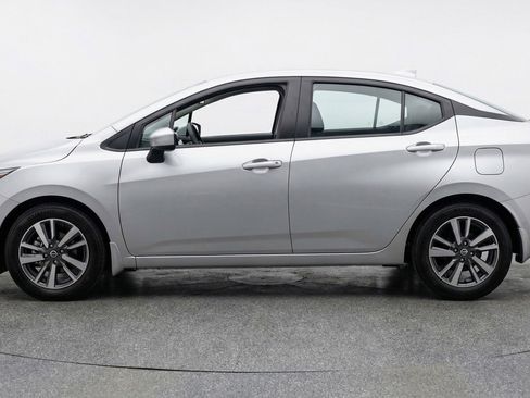 Used 2025 Nissan Versa SV image 5