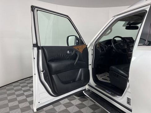 Used 2024 Nissan Armada SL w/ Captain's Chairs Package RWD image 18