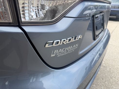 Used 2021 Toyota Corolla LE w/ Carpet Mat Package (TMS) FWD image 9