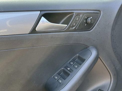 Used 2017 Volkswagen Jetta S image 10