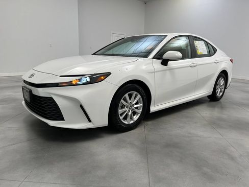 Used 2025 Toyota Camry LE FWD image 4