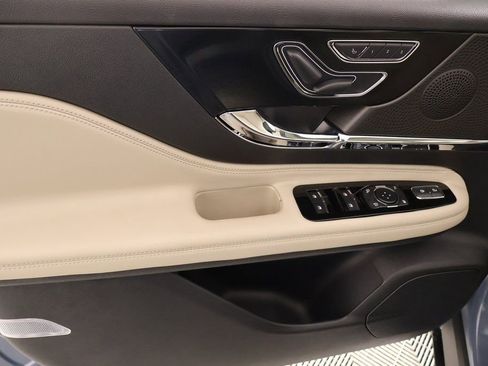 New 2026 Lincoln Corsair Premiere FWD image 17