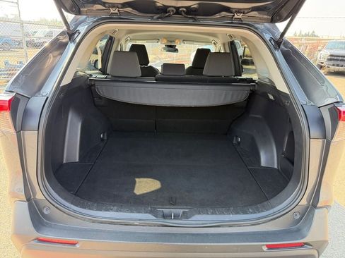 Used 2021 Toyota RAV4 XLE AWD/4WD image 22