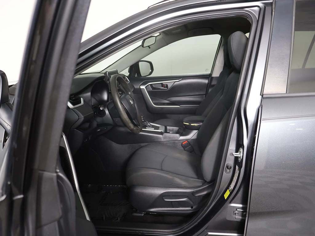 Used 2020 Toyota RAV4 LE FWD image 25