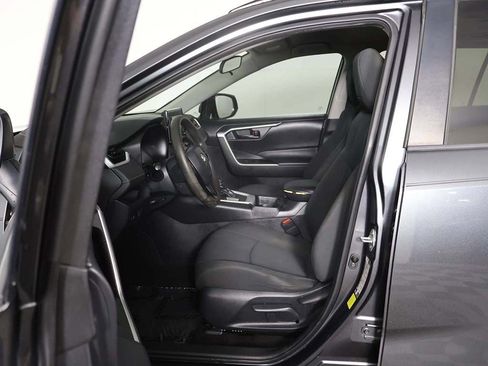 Used 2020 Toyota RAV4 LE FWD image 25