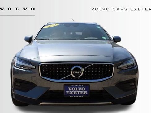 Used 2021 Volvo V60 T5 Cross Country w/ Lounge Package AWD/4WD image 2