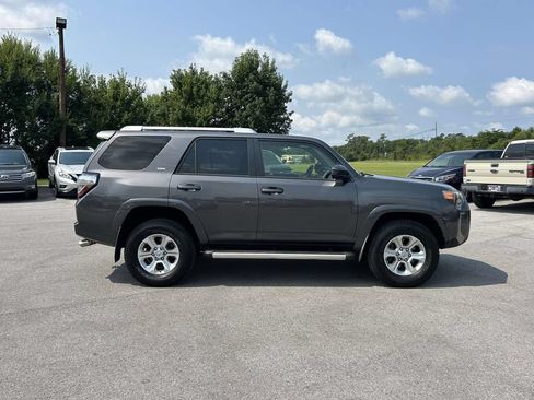 Used 2016 Toyota 4Runner SR5 AWD/4WD image 8