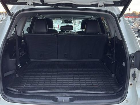 Used 2016 Toyota Highlander XLE image 28