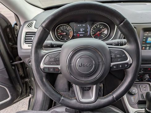 Used 2020 Jeep Compass Latitude w/ Cold Weather Group AWD/4WD image 10