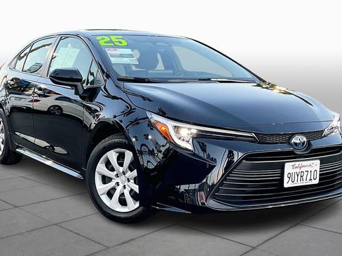 Certified 2025 Toyota Corolla LE image 2