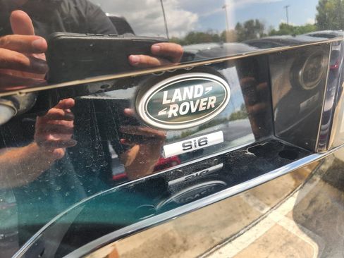 Used 2020 Land Rover Discovery SE AWD/4WD image 10