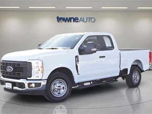 Used 2023 Ford F250 XL w/ XL Chrome Package image 3