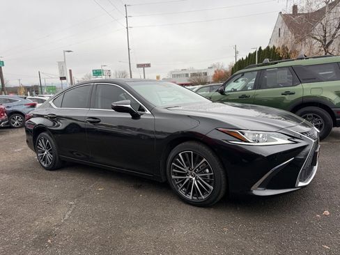 Used 2023 Lexus ES 250 w/ Premium Package image 3