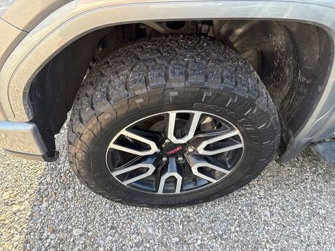 Used 2023 GMC Sierra 1500 AT4 w/ AT4 Premium Package AWD/4WD image 6