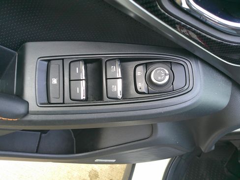 Used 2018 Subaru Crosstrek 2.0i Limited image 19