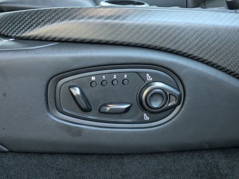 Used 2021 Aston Martin V8 Vantage Roadster image 30