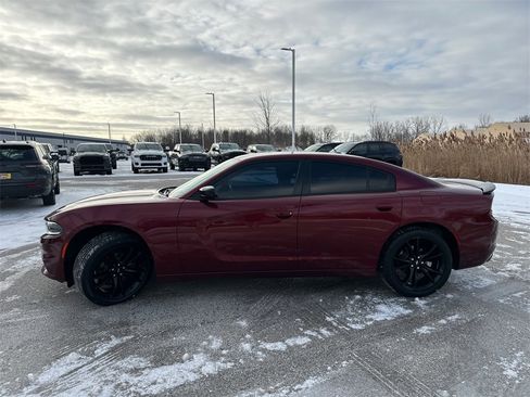 Used 2018 Dodge Charger SXT w/ Blacktop Package image 8