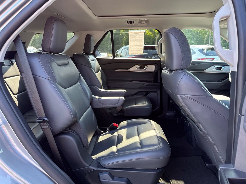 Used 2025 Ford Explorer Active w/ Active Comfort Package AWD/4WD image 13