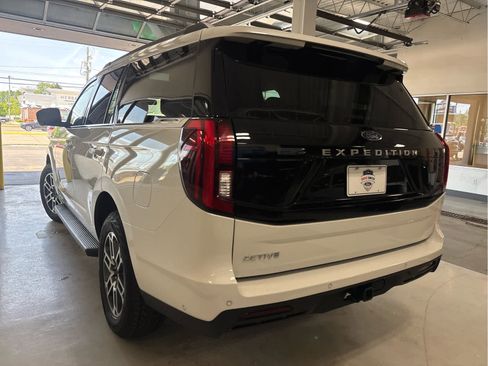 Used 2025 Ford Expedition Active AWD/4WD image 6