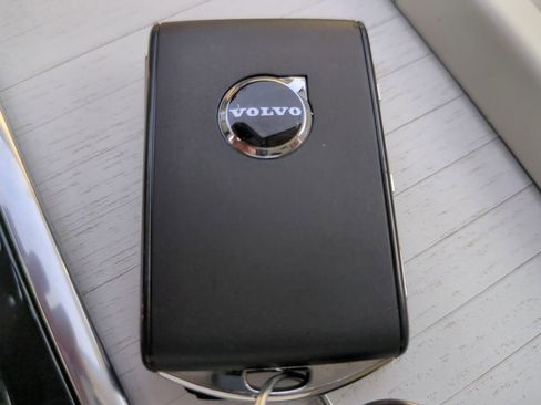 New 2026 Volvo XC60 B5 Ultra w/ Climate Package image 28