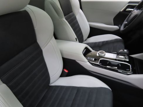 Used 2025 Mitsubishi Outlander SE FWD image 27