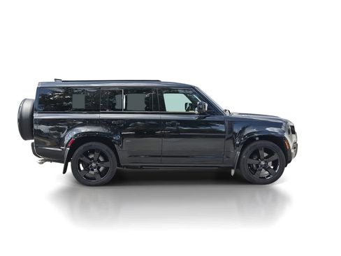 Certified 2025 Land Rover Defender 130 V8 AWD/4WD image 9