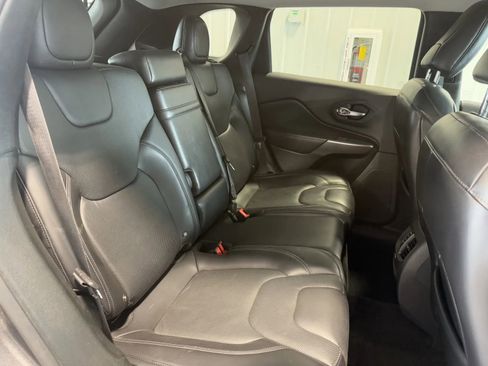 Used 2019 Jeep Cherokee Limited AWD/4WD image 23