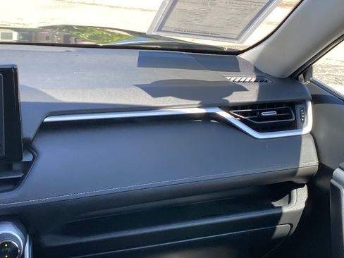 Used 2020 Toyota RAV4 XLE Premium AWD/4WD image 22