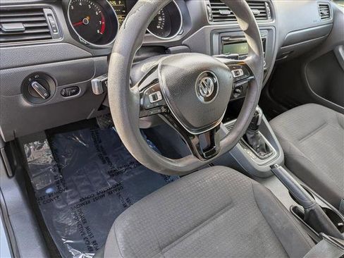 Used 2015 Volkswagen Jetta S image 10
