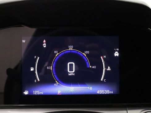 Used 2025 Chevrolet Trax LT FWD image 7