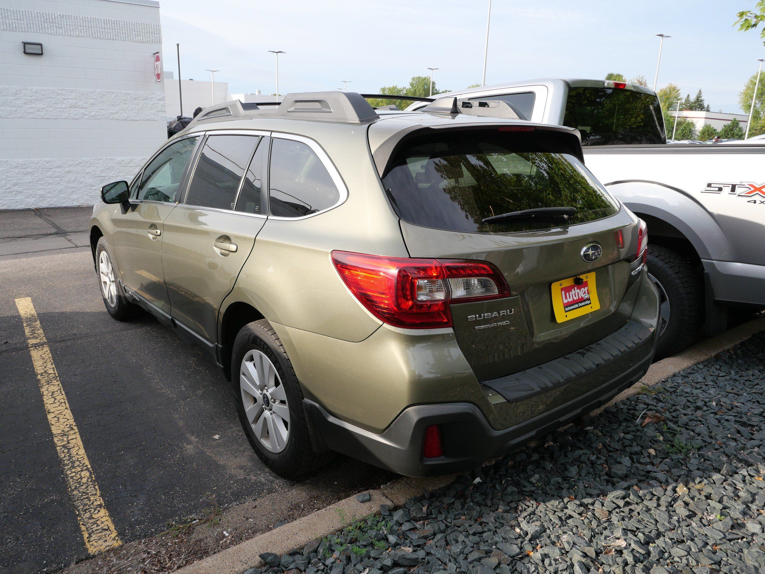 Used 2018 Subaru Outback 2.5i Premium AWD/4WD image 6