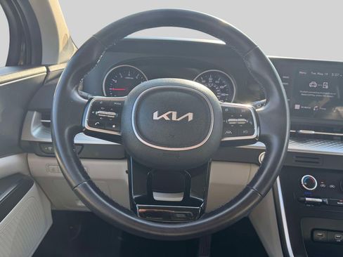 Used 2024 Kia Carnival LX FWD image 13