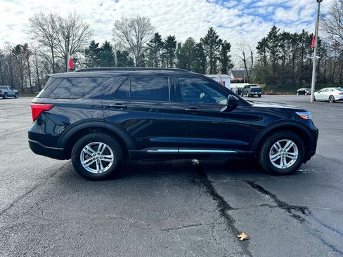 Used 2022 Ford Explorer XLT w/ Equipment Group 202A image 5