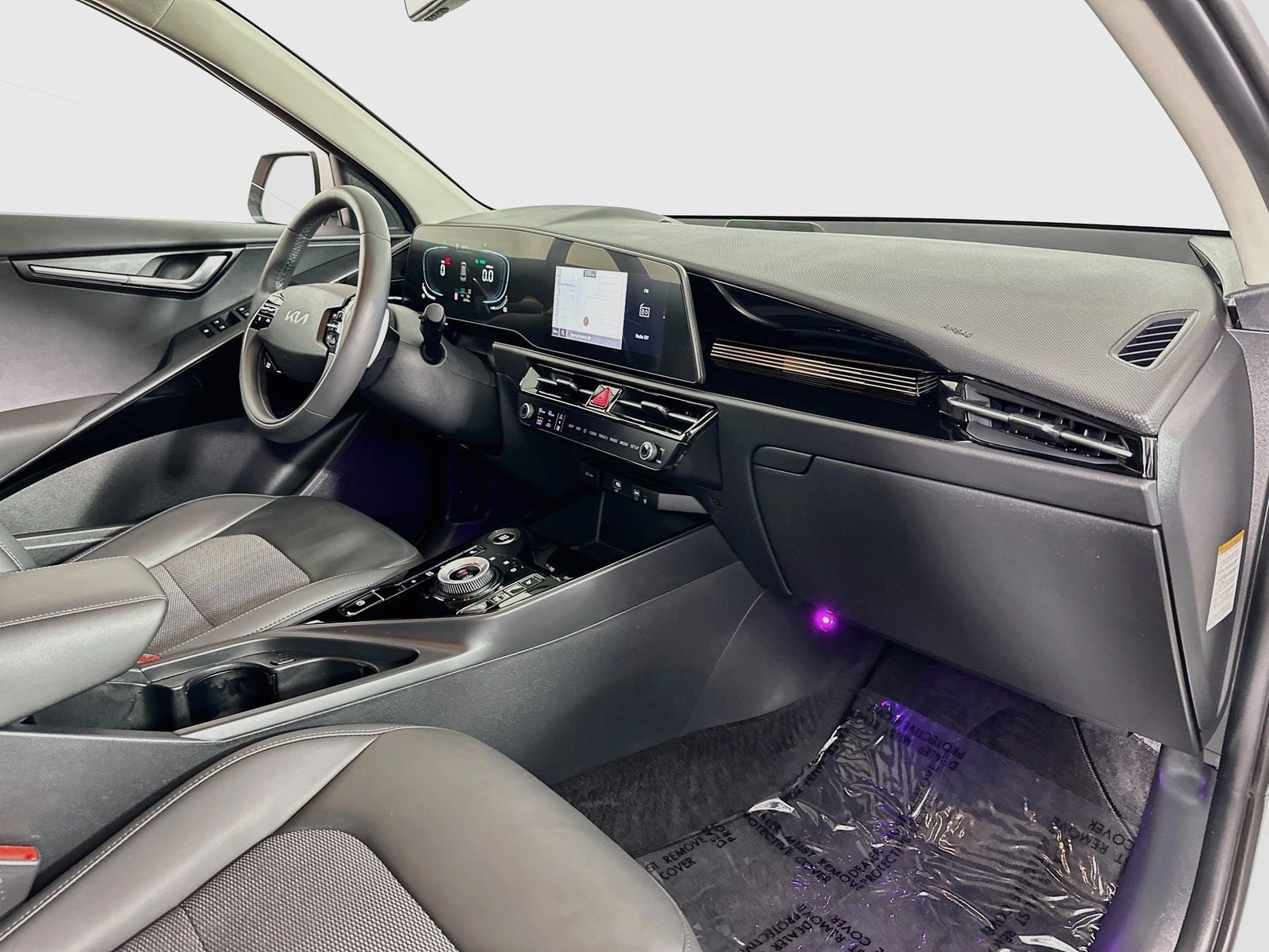 Used 2025 Kia Niro EX w/ EX Cold Weather Package FWD image 29
