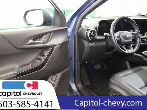 Used 2025 Chevrolet Equinox LT w/ Convenience Package II AWD/4WD image 9