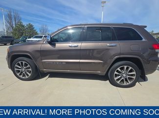 Used 2017 Jeep Grand Cherokee Overland video 2
