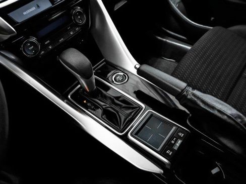 Used 2019 Mitsubishi Eclipse Cross LE image 21